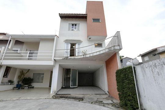 Fachada de casa de condomínio para alugar com 3 quartos, 280m² em Parque Santana, Mogi das Cruzes