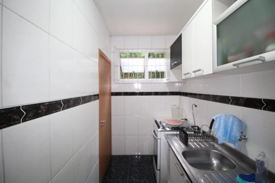 Cozinha de apartamento à venda com 1 quarto, 43m² em Jardim Sabará, Porto Alegre