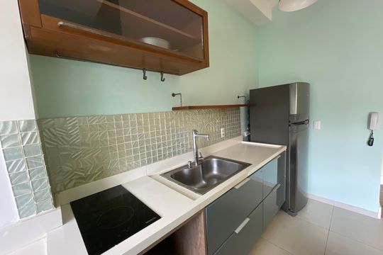 Cozinha de apartamento para alugar com 1 quarto, 55m² em Granja Viana, Cotia