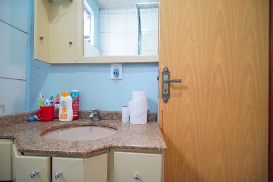 Banheiro de apartamento para alugar com 2 quartos, 48m² em São Miguel, São Leopoldo