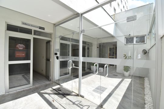 Fachada de apartamento à venda com 1 quarto, 34m² em Bigorrilho, Curitiba