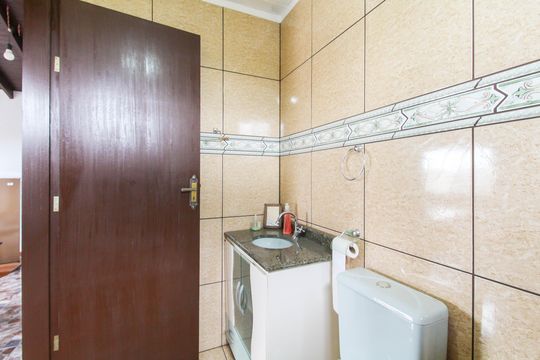 Banheiro 3 de casa à venda com 3 quartos, 270m² em Guajuviras, Canoas