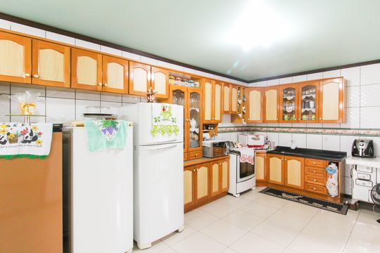Cozinha de casa à venda com 3 quartos, 270m² em Guajuviras, Canoas