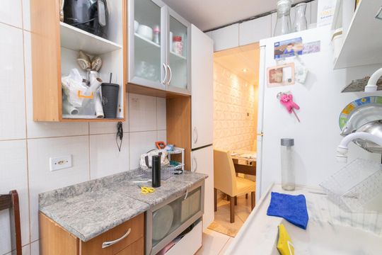 Cozinha de apartamento à venda com 2 quartos, 50m² em Jardim Maringa, São Paulo