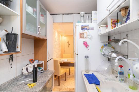 Cozinha de apartamento à venda com 2 quartos, 50m² em Jardim Maringa, São Paulo