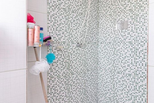 Banheiro de apartamento à venda com 2 quartos, 50m² em Jardim Maringa, São Paulo
