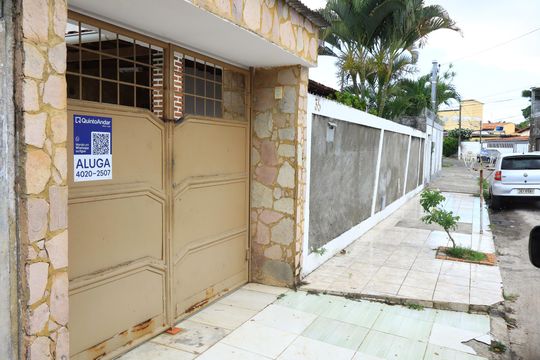 Fachada de casa para alugar com 6 quartos, 250m² em Jardim das Margaridas, Salvador
