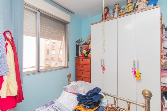 Quarto 1 de apartamento à venda com 2 quartos, 80m² em Cristal, Porto Alegre