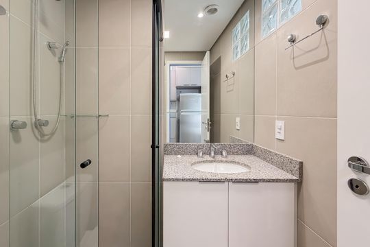 Banheiro de kitnet/studio à venda com 1 quarto, 29m² em Vila Mariana, São Paulo