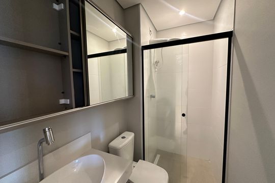 Banheiro de apartamento à venda com 1 quarto, 40m² em Empresarial 18 do Forte, Barueri