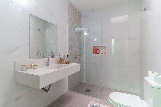 Banheiro de casa para alugar com 3 quartos, 175m² em Vila Oliveira, Mogi das Cruzes