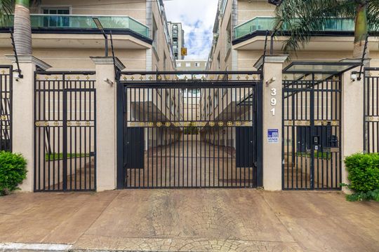 Fachada + Plaquinha  de casa de condomínio à venda com 3 quartos, 167m² em Vila Aricanduva, São Paulo