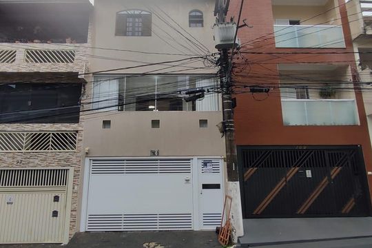 Fachada de casa à venda com 3 quartos, 180m² em Vila Padre Anchieta, Diadema
