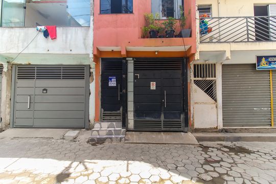Fachada + Placa de casa para alugar com 3 quartos, 120m² em Vila Nova Uniao, São Paulo
