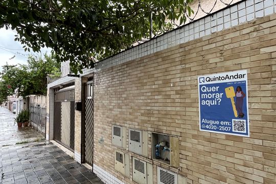Placa Instalada de casa de condomínio para alugar com 3 quartos, 100m² em Macuco, Santos