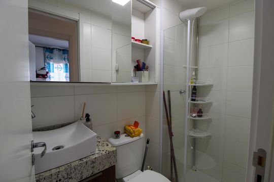 Banheiro de apartamento à venda com 2 quartos, 36m² em Jardim Celeste, São Paulo