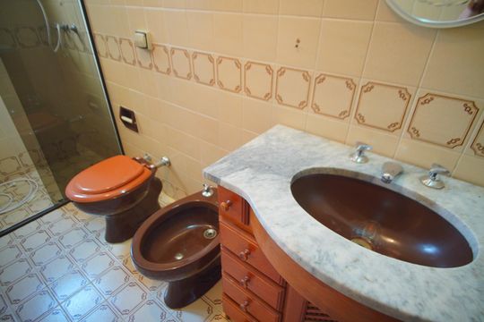 Banheiro Corredor de apartamento para alugar com 2 quartos, 84m² em Floresta, Porto Alegre