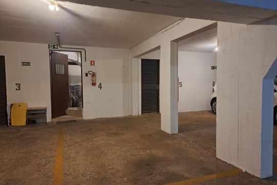 Box 4 de apartamento para alugar com 2 quartos, 84m² em Floresta, Porto Alegre