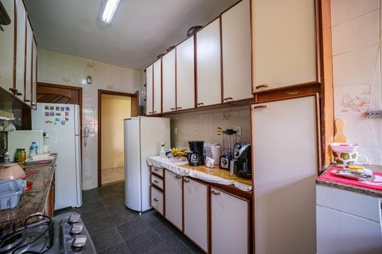 Cozinha de apartamento à venda com 4 quartos, 122m² em Grajaú, Rio de Janeiro