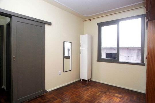 Quarto de apartamento à venda com 1 quarto, 46m² em Azenha, Porto Alegre