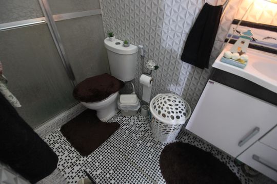 Banheiro de apartamento à venda com 2 quartos, 49m² em Jacarepaguá, Rio de Janeiro