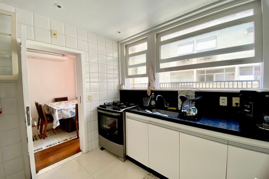 Cozinha de apartamento à venda com 2 quartos, 100m² em Leblon, Rio de Janeiro