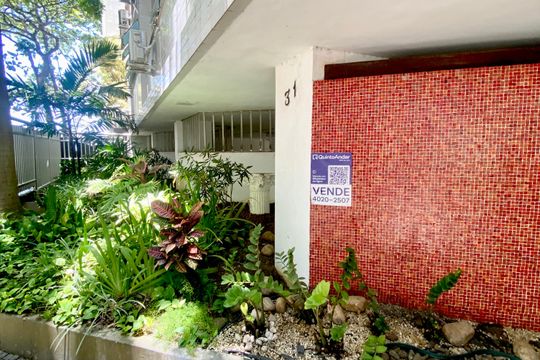 Placa de apartamento à venda com 2 quartos, 100m² em Leblon, Rio de Janeiro