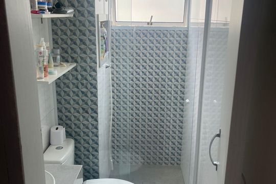 Banheiro de apartamento à venda com 2 quartos, 40m² em Jardim Boa Vista (zona Oeste), Osasco