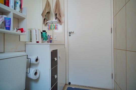 Banheiro Corredor de apartamento à venda com 2 quartos, 40m² em Sarandi, Porto Alegre