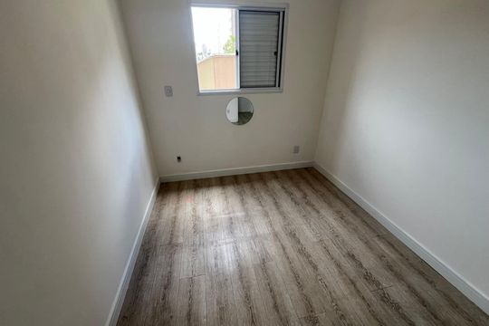 Quarto 2 de apartamento para alugar com 2 quartos, 49m² em Vila Carmosina, São Paulo