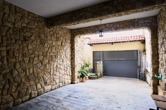 Garagem de casa à venda com 7 quartos, 400m² em Sagrada Família, Belo Horizonte