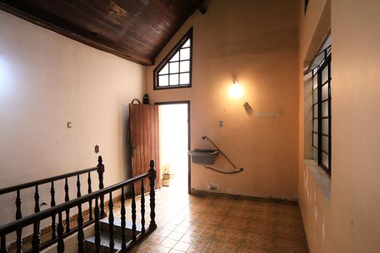 Escada de casa à venda com 7 quartos, 400m² em Sagrada Família, Belo Horizonte