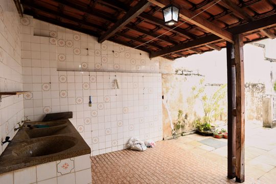 Área de Serviço de casa à venda com 7 quartos, 400m² em Sagrada Família, Belo Horizonte