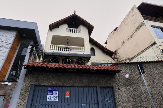 Fachada de casa à venda com 7 quartos, 400m² em Sagrada Família, Belo Horizonte