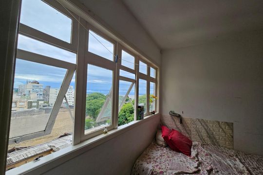 Quarto de kitnet/studio à venda com 1 quarto, 24m² em Centro Histórico, Porto Alegre