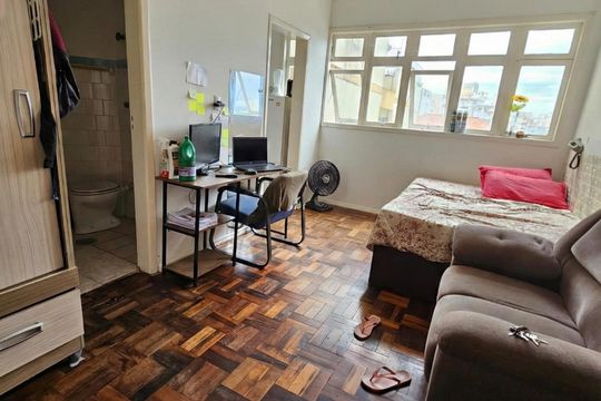 Sala de kitnet/studio à venda com 1 quarto, 24m² em Centro Histórico, Porto Alegre