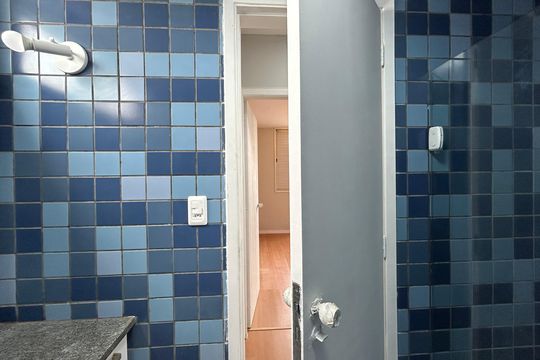 Banheiro de apartamento à venda com 2 quartos, 60m² em Vila Mangalot, São Paulo