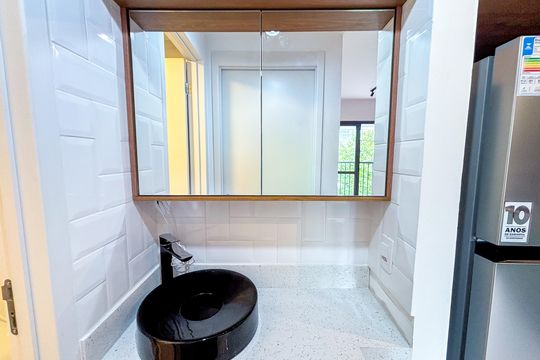 Banheiro Social de kitnet/studio à venda com 1 quarto, 27m² em Pinheiros, São Paulo
