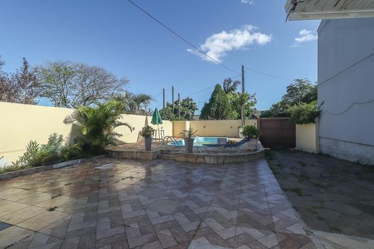 Piscina de casa à venda com 3 quartos, 300m² em Jardim Dona Leopoldina, Porto Alegre