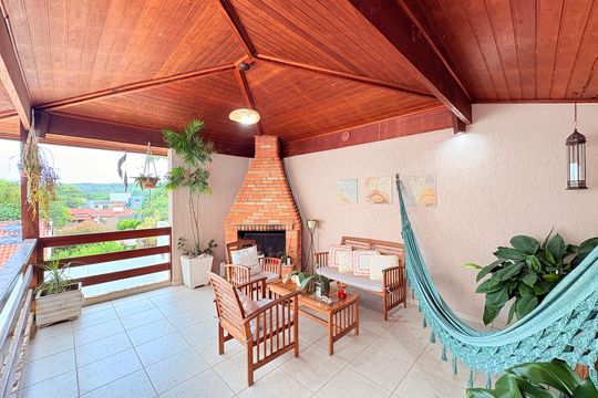 Lounge de casa para alugar com 5 quartos, 420m² em Jardim das Samambaias, Jundiaí