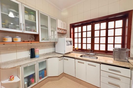 Cozinha de casa para alugar com 5 quartos, 420m² em Jardim das Samambaias, Jundiaí