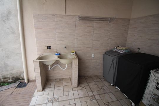 Área de Serviço de casa à venda com 5 quartos, 350m² em Jardim Riacho das Pedras, Contagem
