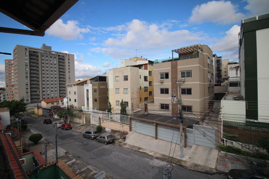 Vista de casa à venda com 5 quartos, 350m² em Jardim Riacho das Pedras, Contagem