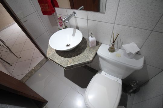 Banheiro 1 de casa à venda com 5 quartos, 350m² em Jardim Riacho das Pedras, Contagem
