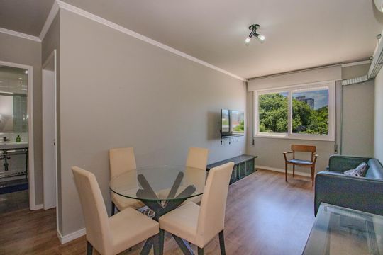 Apartamento à venda com 1 quarto, 55m² em Vila Ipiranga, Porto Alegre