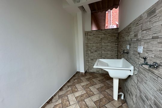 Área de Serviço de casa para alugar com 2 quartos, 74m² em Parque Santana, Barueri