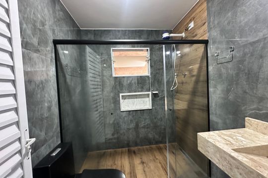 Banheiro de casa para alugar com 2 quartos, 74m² em Parque Santana, Barueri