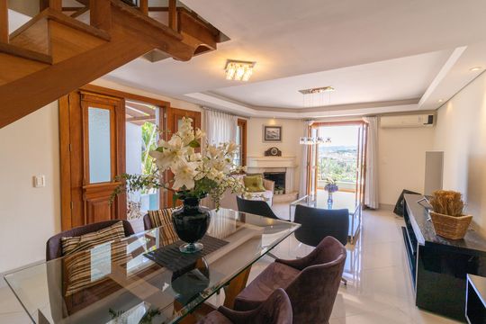 Casa à venda com 3 quartos, 154m² em Campo Novo, Porto Alegre