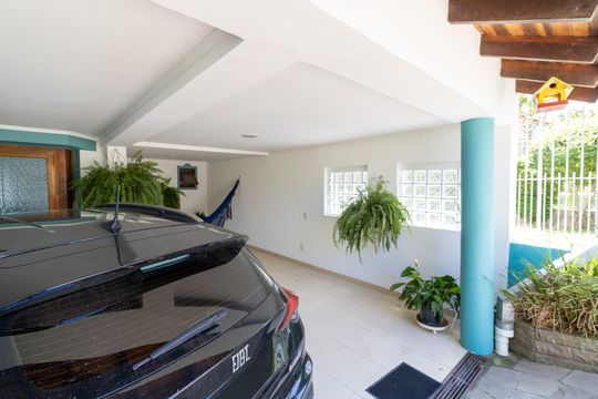 Garagem de casa à venda com 3 quartos, 154m² em Campo Novo, Porto Alegre