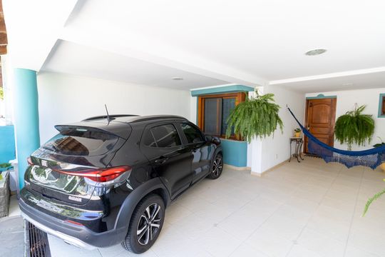 Garagem de casa à venda com 3 quartos, 154m² em Campo Novo, Porto Alegre